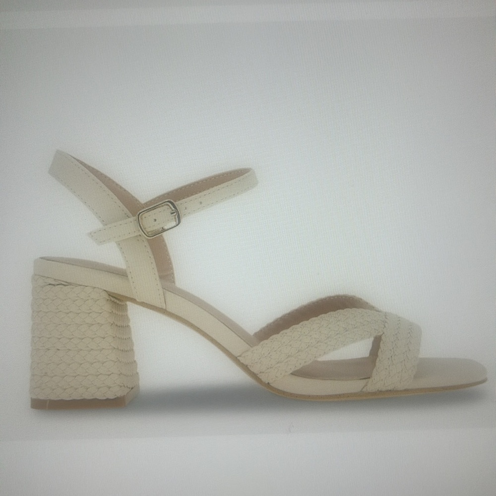 NWB BCBGeneration Dahlia Braid Sandal.   Size 9
